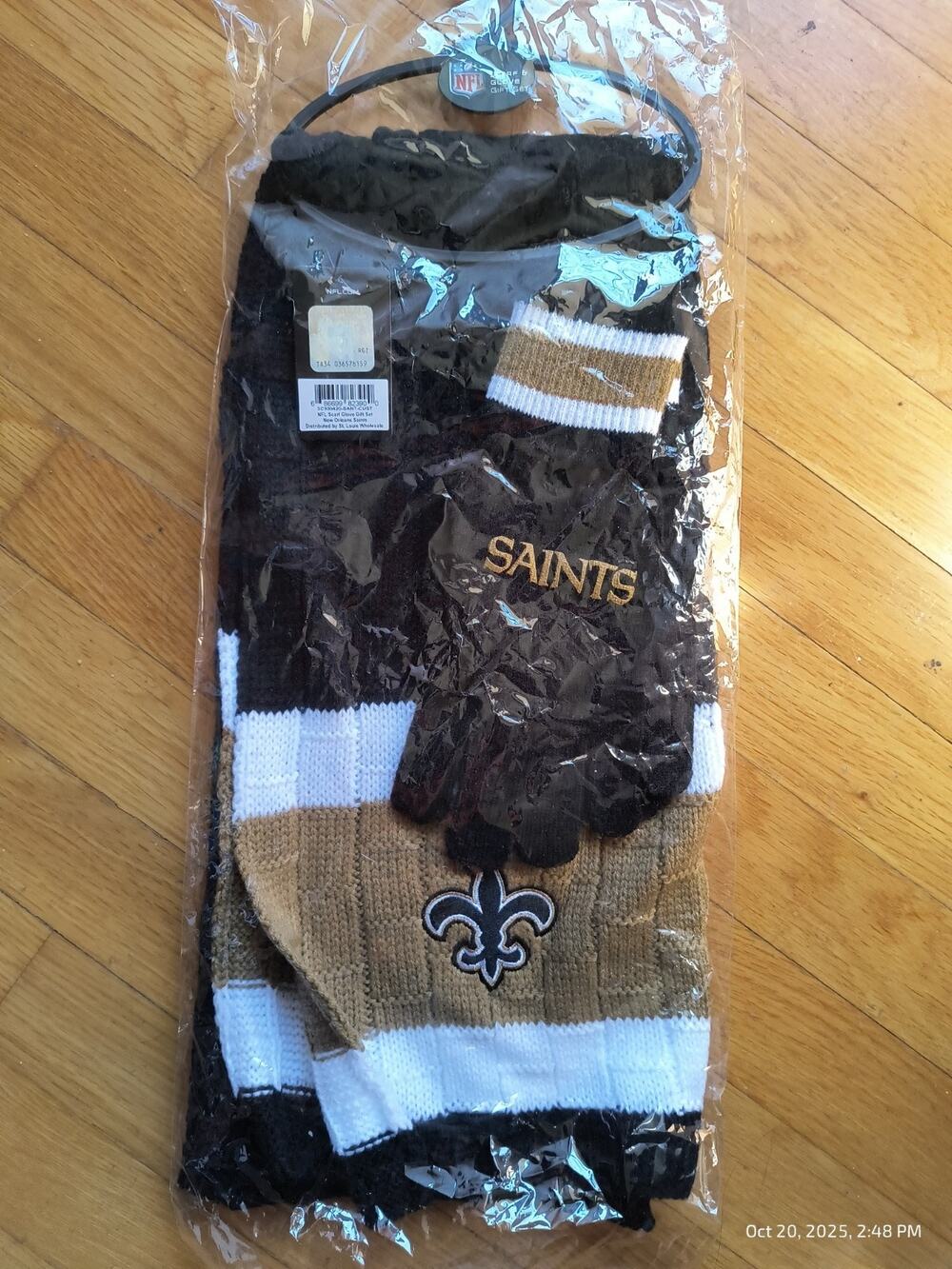 NFL New Orleans Saints Knit Scarf & Glove Set New In Package Gift Set Football